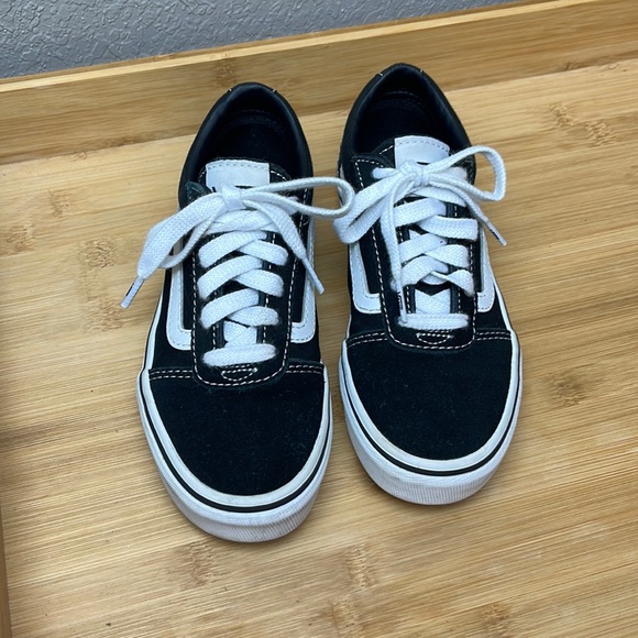 Black vans - Picture 1 of 7